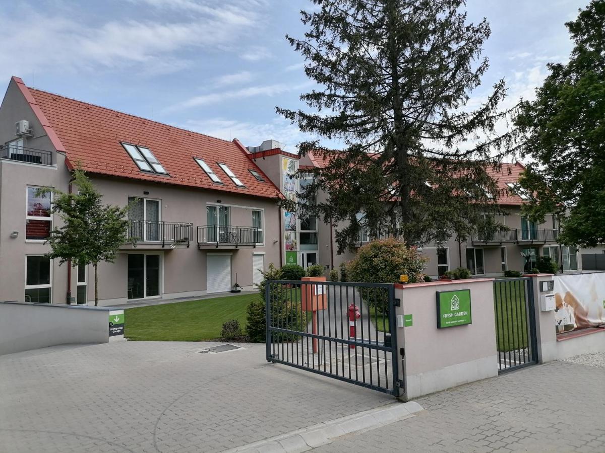 Kapitány apartman Apartamento Siófok Exterior foto
